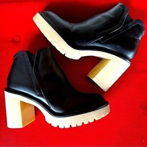 DOLCE VITA Cashe H2O Waterproof Booties Size 6